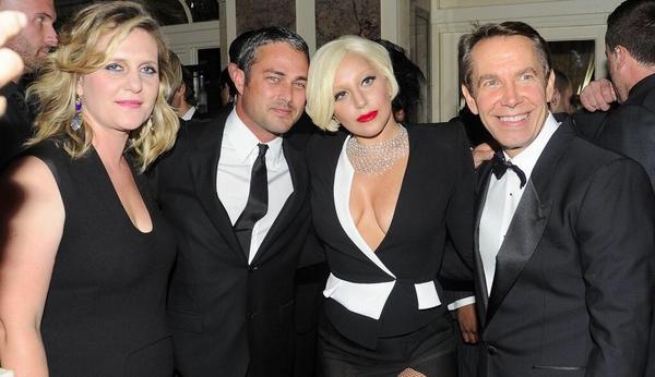 ladygaga's tweet photo. @JeffKoonsStudio I was so happy to see you both, love and kisses and see you soon again! 💋 http://t.co/omhFV4tcTq