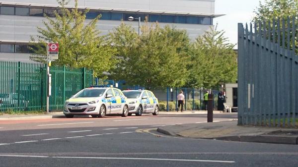 Dougle666's tweet image. Look at these pair of plebs thinking it&apos;s ok to stop at bus stop to buy there food. #differentrules #mugs