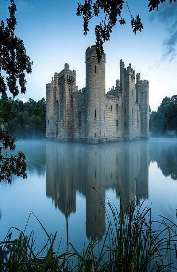 aroundaboutbrit's tweet image. See the #medieval #splendour of @BodiamCastleNT 14th century #moated #castle at #EastSussex aroundaboutbritain.co.uk/EastSussex/108…