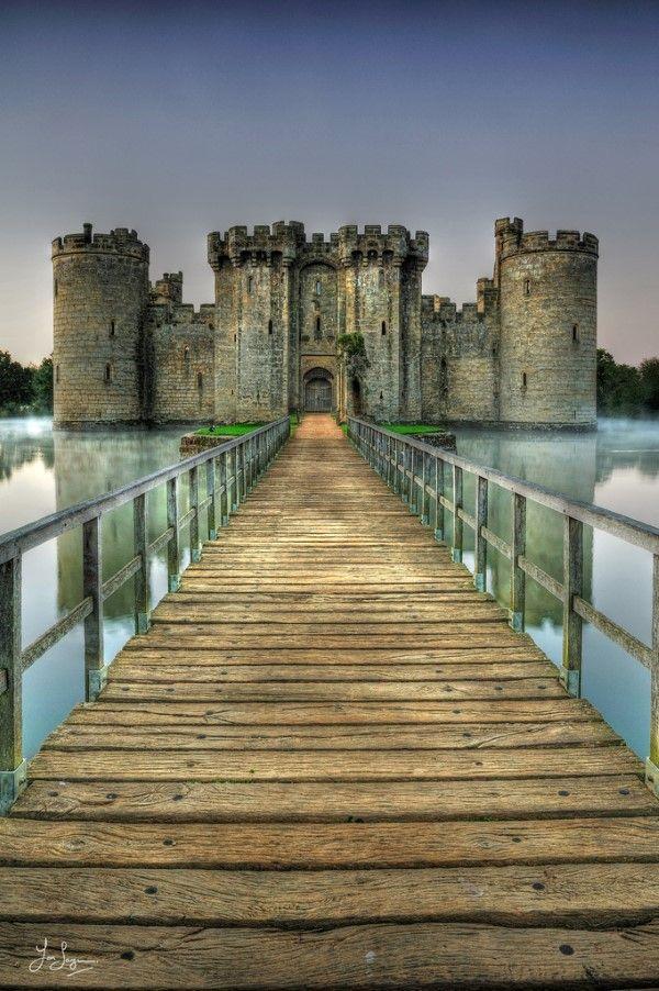 aroundaboutbrit's tweet image. See the #medieval #splendour of @BodiamCastleNT 14th century #moated #castle at #EastSussex aroundaboutbritain.co.uk/EastSussex/108…