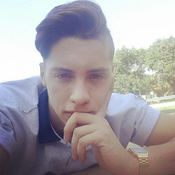 AndreaGhelf's tweet photo. Il coma del post pranzo 👊 #work #fabbrigroup http://t.co/JPOJvluKPj