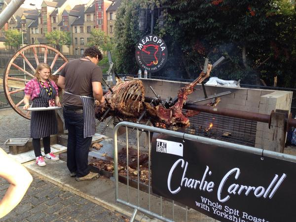 manmakefood's tweet photo. Apparently you can spit roast a cow. Who knew? @MeatopiaUK #food #bbq #amazing #summer http://t.co/WFP33k9RVy