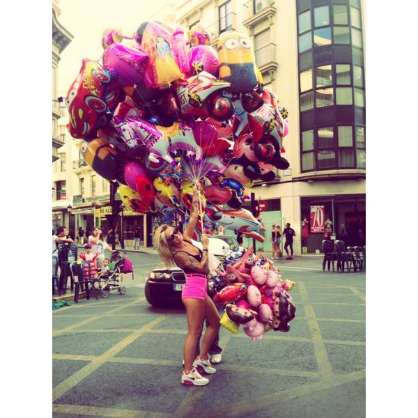 Nunca dejes que tus miedos vuelen más altos que tus sueños 🎈.....🏃 

Feliz comienzo de semana bellos 😝✌️