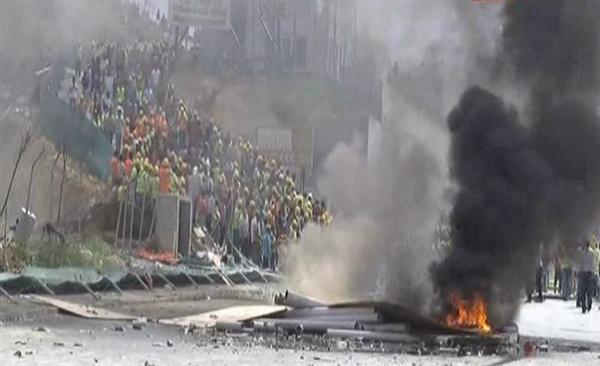 Halkalı eyleminden ilk görüntüler ajanslara düşmeye başladı.
insaatiscileri.wordpress.com