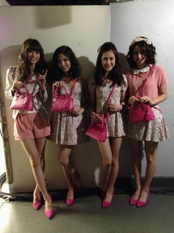 E Girls神 Sur Twitter E Girlsのサマンサタバサのモデル 四人は美人で可愛いくてスタイルよくて本当に最高ーです 藤井姉妹好きな人rt 楓好きな人rt 佐藤晴美好きな人rt 四人が可愛いと思った人rt Http T Co Qrwfquvn64