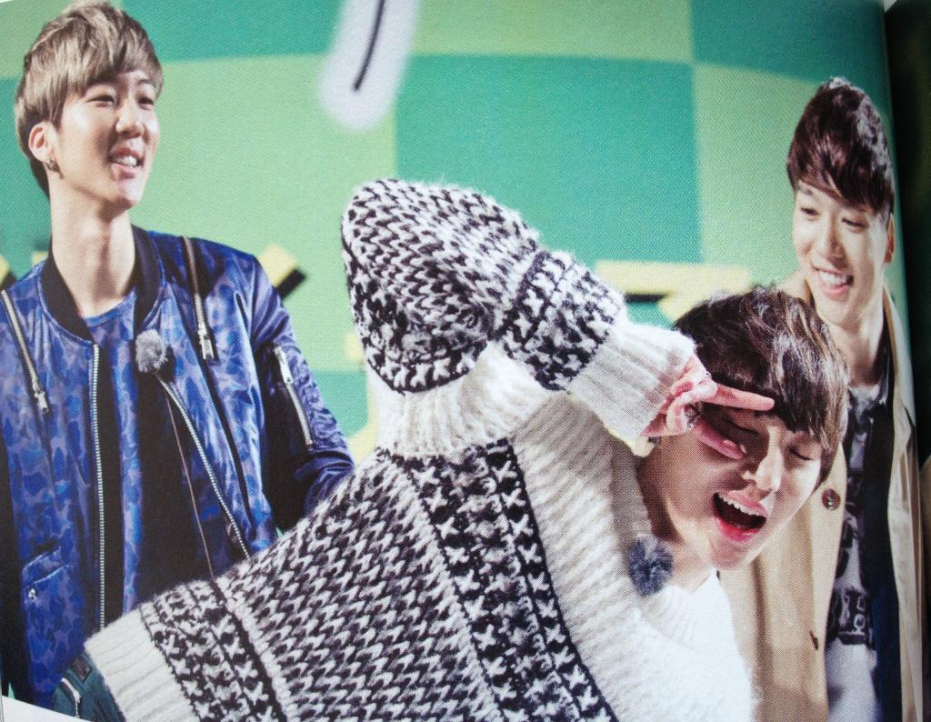 BxAzwsKCMAA34kt.jpg:large