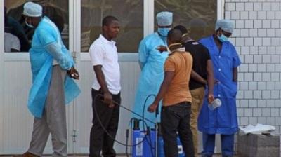 Arcadeleer's tweet photo. #VerdadVerdadera Implantarán cuarentena total en Sierra Leona por casos de ébola http://t.co/3syXpRLSZL http://t.co/IRLPqjJqxG