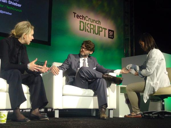 SiliconVicki's tweet image. #TechCruch moderator @jshieber gets blood drawn using Theranos new technology live on stage with CEO Elizabeth Holmes
