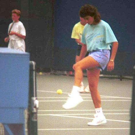 US Open 1990
La práctica previa a la final, haciendo jueguito con los pies. Todo esto está en <a href="/LibroTenisArg/">HistoriaTenisArg</a>
