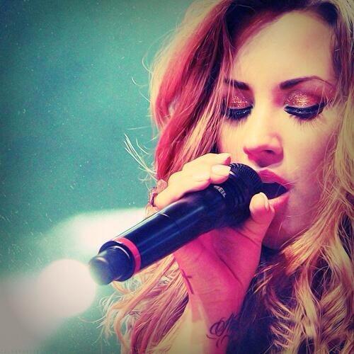 pcagdrlovato's tweet photo. "fall in love with yourself, because someday you're gonna be the only one you've got." http://t.co/O2rAEdF8Xh