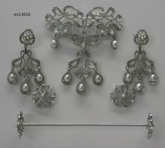 Falleras's tweet photo. Adrezos de fallera artesanos, disponemos de mas modelos en nuestro taller. Consultas atendemos por whatsapp. http://t.co/m4B3ayUaDN