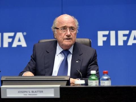 20Minutes's tweet photo. Football: Blatter veut des challenges vidéos pour changer les décisions de l'arbitre http://t.co/66FCVhLImj http://t.co/G82E2wSU8R