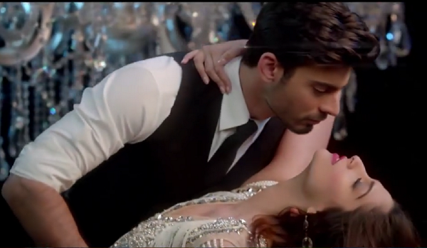 Shweta6115's tweet photo. Sizzling hawtt ! chemistry has never been so awesome before @sonamakapoor @_fawadakhan_ #FawadFever #Millimadness http://t.co/5Aqb56rfn3