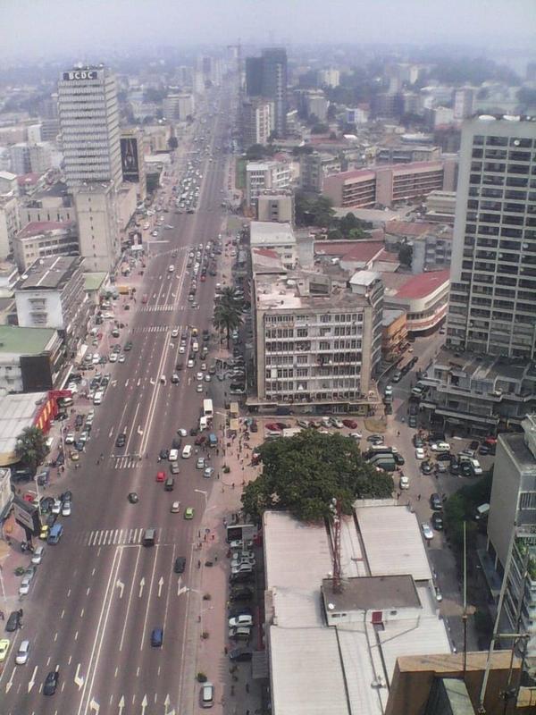 guyntoto's tweet photo. #Kinshasa que j'aime ma capitale. Qui dit mieux? @PatrickMuyaya @Zonveni @erictshikuma #RDCforum http://t.co/Z6SpuI0Ps4