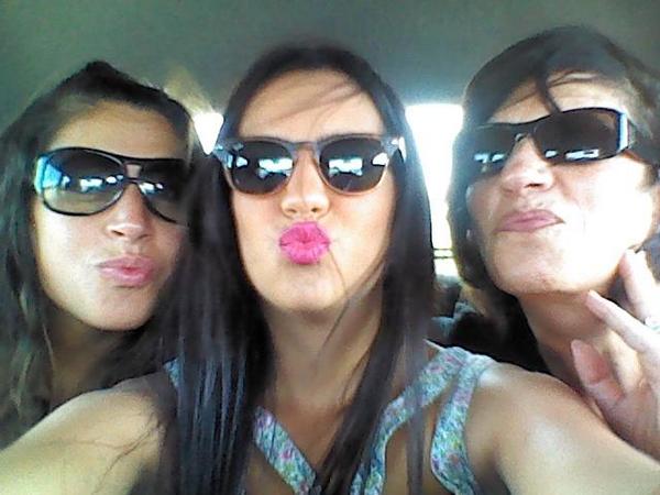maaripepa25's tweet photo. Con mis hijas👏😃 http://t.co/zEW2t9fBqM