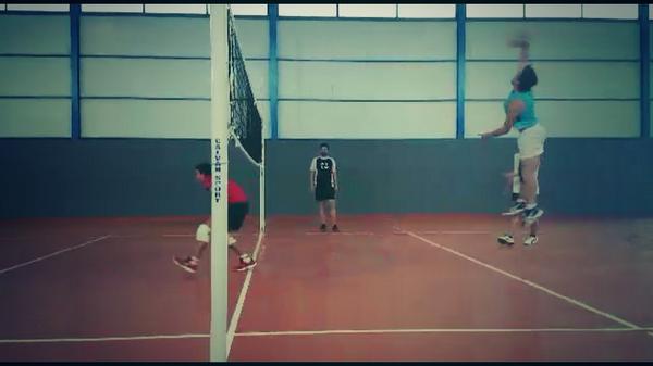 CarlosAlbertLo's tweet photo. A currar!! Voley!! @voleibolexiste @6Voleibol @Voleycomovida @losmanolostv http://t.co/5xBD6wbkAg
