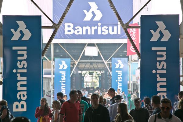 Banrisul's tweet image. Banrisul registra volume de negócios de R$ 204 milhões na @expointer_rs bit.ly/1qAa8O3 #Expointer2014
