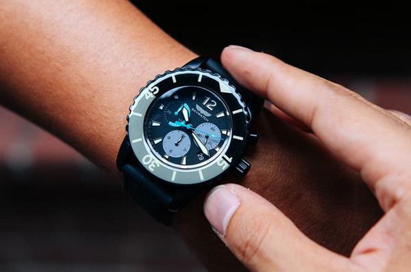 skywatch_mx's tweet photo. ¡Un reloj que no necesita tarjeta de presentación! #soyskywatch #lunesdelujo http://t.co/Q7DQaxg0C7