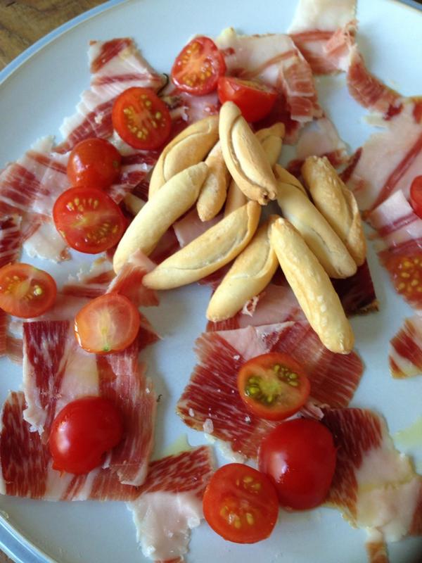 HungryComms's tweet image. Afternoon snacking at hungry - Iberica cebo from @SpanishCupboard with homegrown tommies. #snackinstyle