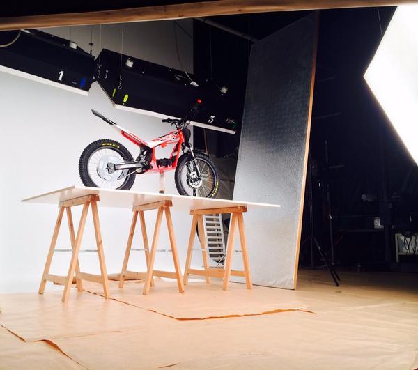 globus_mcmxc's tweet photo. Sessió de motos infantils. Imatges adequades per vendre. #plato #fotoindustrial #motociclismo #motor http://t.co/zsCWgHZ4EH