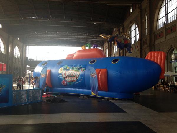 migros's tweet photo. Heute am HB Zürich mit Tom Lüthi! Die Captors sind los! #Captormania http://t.co/5tvsFOI4G4