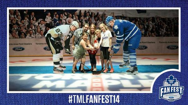 CnCBenson13's tweet photo. #TMLFanFest14 http://t.co/qvpslFEVm7