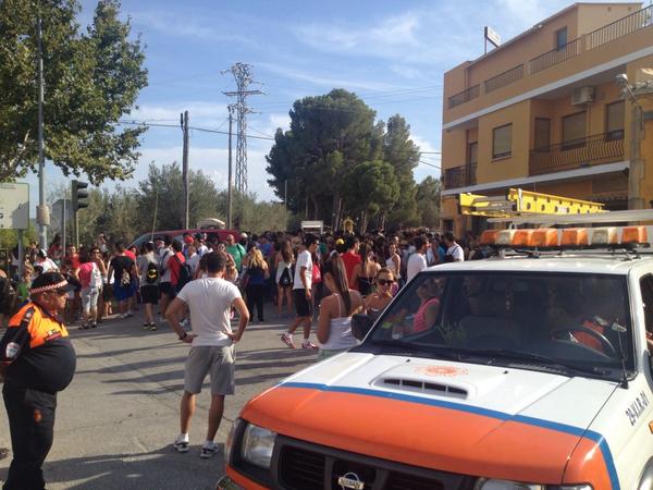 emergenciasmula's tweet photo. PRECAUCIÓN CONDUCTORES: C415 cortada entre #mula y #niñodemula por #bajadadelniño2014 @VOSTmurcia  @112rmurcia http://t.co/VjoqxDS8WS