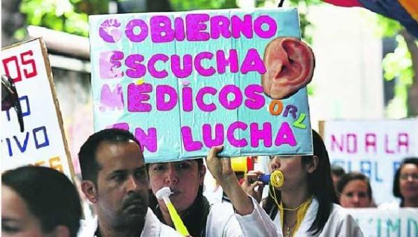 telesurenglish's tweet photo. #News | #Paraguayan Doctor Union #SINAMED will continue strikes for better conditions http://t.co/RJo4EkT1nK http://t.co/rZ2WuXrRle