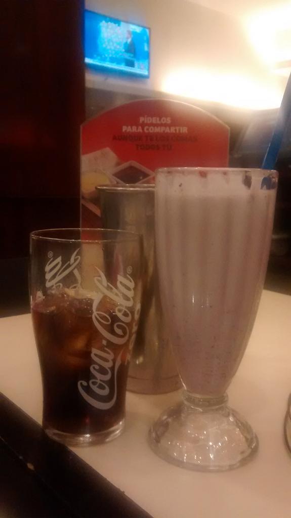 delulu8's tweet photo. Merendando  en el Vips con @HotMadalina como la echaba de menos http://t.co/73CvnXcIod