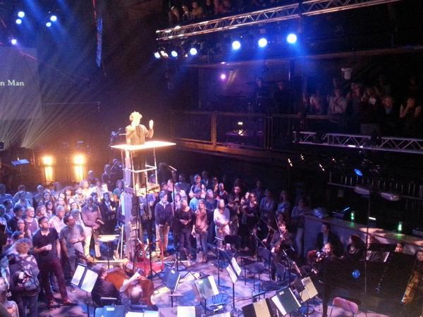TijlHendrich's tweet photo. Nog niet eerder gezien: het @ResidOrkest in het @paardvantroje met de dirigent op een hoogwerker #museumnacht http://t.co/OWvUnrRy5R