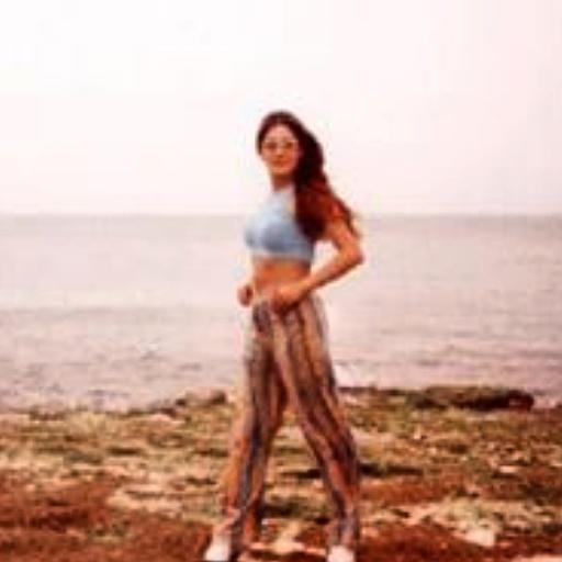 DonamariaDM's tweet image. من لا مش عيزة إلى كلام كتير وضعت الفنانة دونا ماريا خطا لاغنيها واسمته آلاء
استمع على أغاني دونا ماريا كل اغنية...