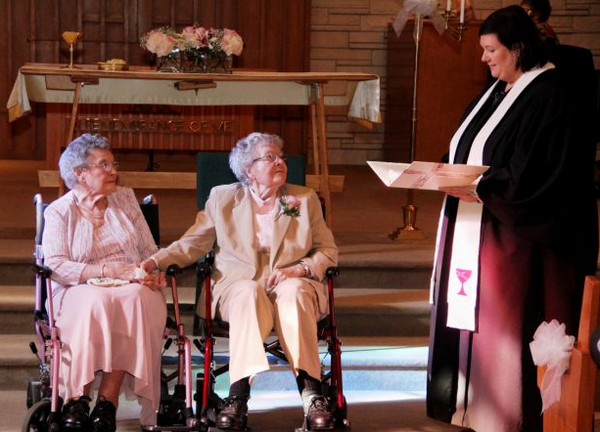 A lesbian couple have married after 72 years together and it will melt your heart
bzfd.it/1tF5KQw