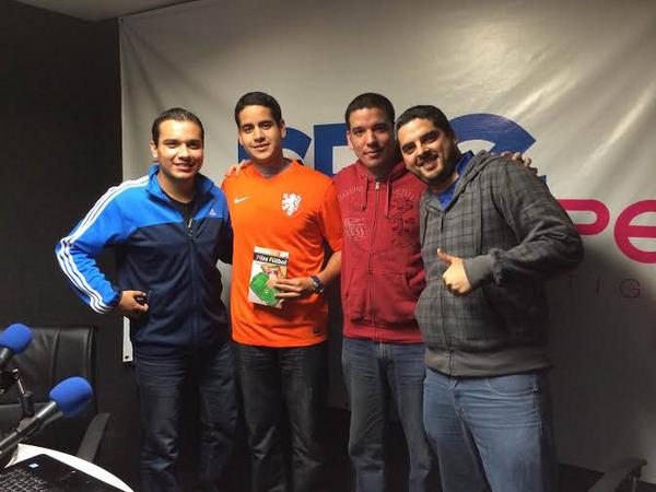 TiempoExtra10's tweet photo. #ElLecherazo @eduardog169 fue el suertudo ganador de la camiseta original de #Holanda que sorteó @TiempoExtra10. http://t.co/oQlOXs4sCa