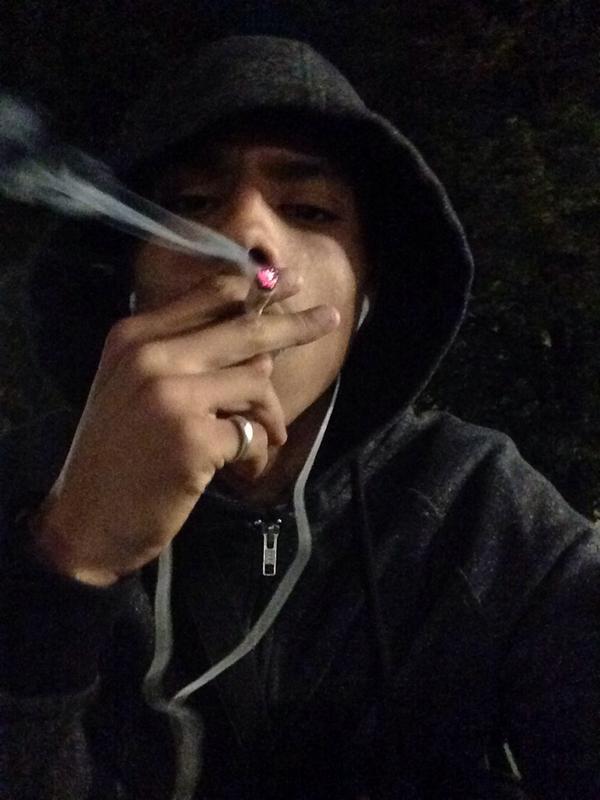 RidfaXofficiel's tweet photo. Le sheitan qui tatend #ridfaxjecońaisaten #tenebre #1erspliff #kartier http://t.co/yZcq6XUxf0