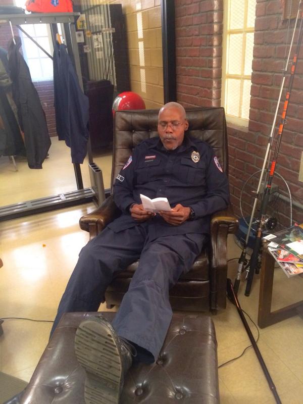 J_Surf76's tweet image. Behind the scenes on Sirens season 2 #USA #sirensseason2 #sirensusa #setlife