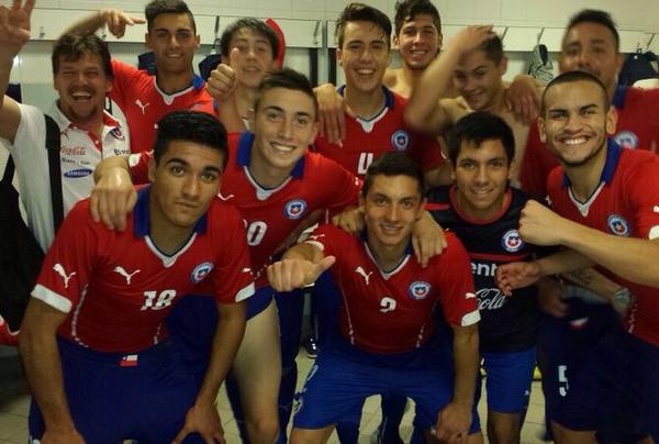 udechile's tweet photo. ¡Con cuatro azules nominados "La Roja" Sub 20 enfrenta mañana a Qatar en la final del Torneo Cuatro Naciones! http://t.co/6SoTiCnbun