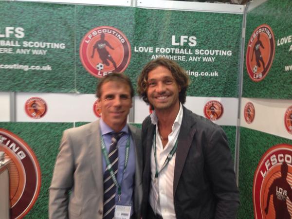 MaxSardella's tweet photo. #Zola allo stand di @EnricoAmore per provare #LFScouting l'app per osservatori che sta conquistando il #soccerex http://t.co/UW3zGiXjAz