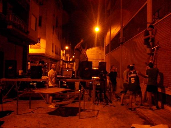 penya_FFF's tweet photo. Preparació de l'escenari per als concerts d'esta nit. http://t.co/Ju3aYvp9g0
