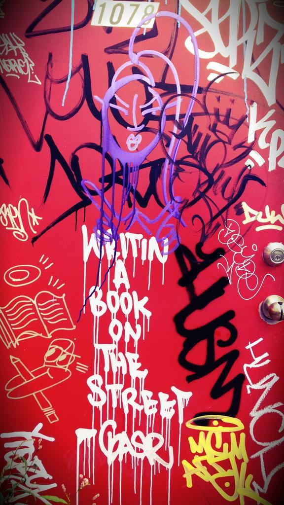 MarandaDearest's tweet image. "Writin' a book on the street." Stumbling into graffiti in alleys! #Torontolove #citymagic #queenwest #writing