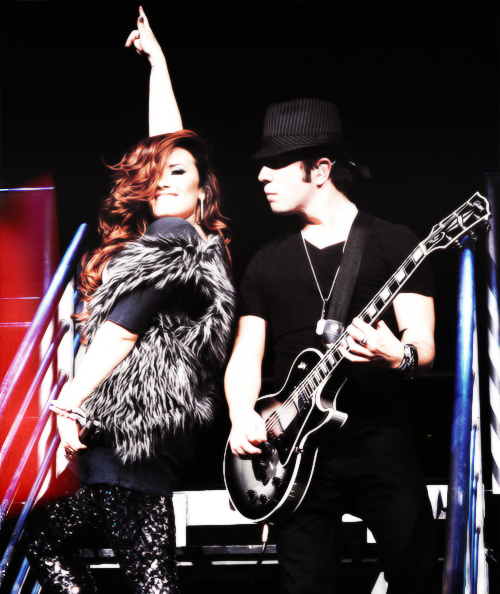 rbdtaylenabr's tweet photo. hey @ddlovato,
hey @MikeManning85,
ily guys so much...
#DemiBringBackMikeManning http://t.co/UFGxC5GY6H