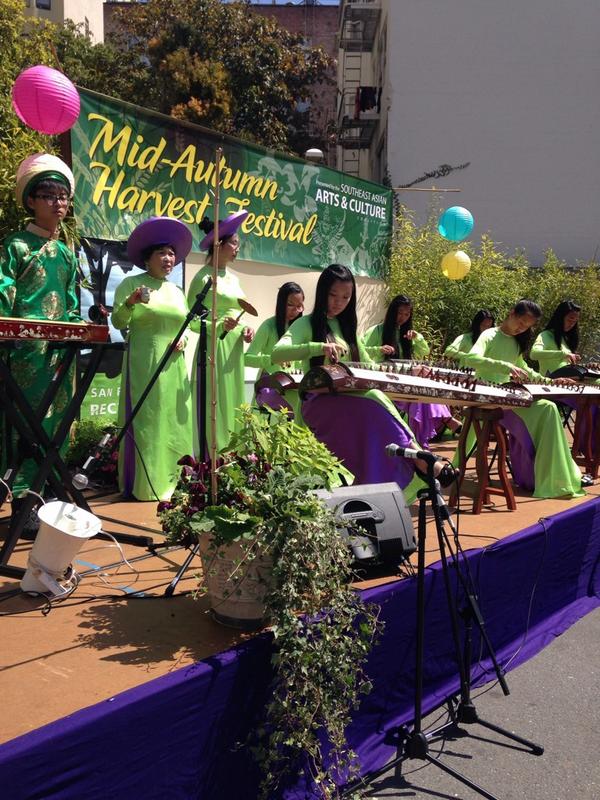 aucocenter's tweet image. Au Co zithers group at the 4th Annual Mid-Autumn Harvest Festival this past Saturday, hosted by SEAACC SF.