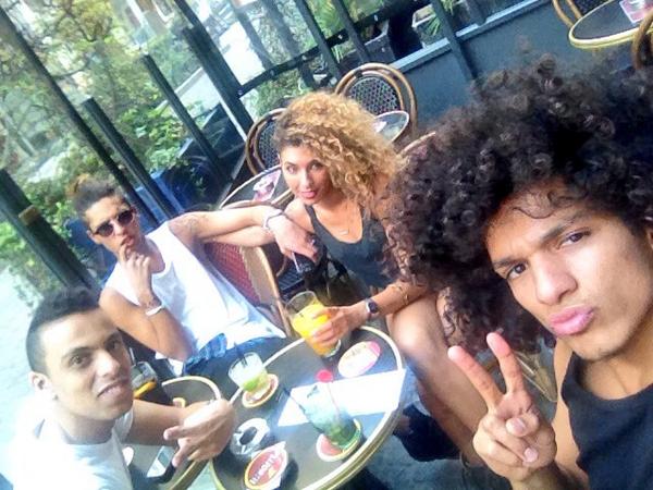 JamelChaibiOff's tweet photo. À la Votre 🍹! 
@Kheiya @EddySS7 ... Et une fille ! http://t.co/evLGdu1Vwq