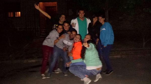 mariiacorral's tweet photo. Noches de babyloon!!! @Maria93Garcia @LauritaAlonso94  @Padilleitor14 @velasquin92 @Helena1793 http://t.co/E3iO4Dgj1x