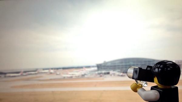 LegoPax's tweet photo. Long layover at Heathrow…time to snap a few shots of some planes! #avlego #avgeek http://t.co/dHW8dOXyQA