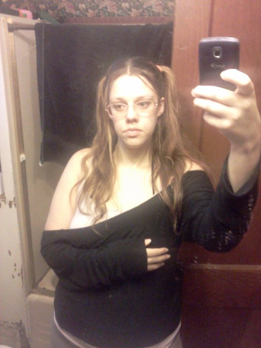 Relaxing at home, not on cam today :) Sorry guys, I like to play without an audience sometimes ;) http://t<a href="/tag/fetish"class="tags"><span>#fetish</span></a><a href="/tag/pregnancy"class="tags"><span>#pregnancy</span></a><a href="/tag/belly"class="tags"><span>#belly</span></a><a href="/tag/anal"class="tags"><span>#anal</span></a><a href="/tag/squirting"class="tags"><span>#squirting</span></a><a href="/tag/buttplug"class="tags"><span>#buttplug</span></a>