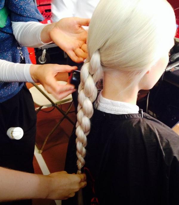 alldclar's tweet photo. “@IAMFASHlON: Forget about the hats, let's talk about the hair at Donna Karan #NYFW http://t.co/IgD3NAeUIs”omg..!!