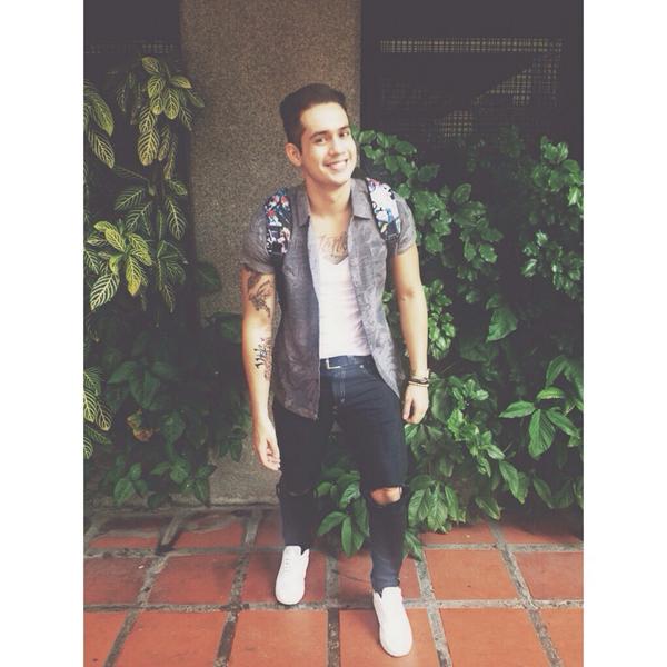jonasbestial's tweet photo. Feliz tarde!!! Preparando todo para la próxima ciudad! @RokolaMusica activo y #RETUMBANDO en todo el país 🔊🔊🔊 http://t.co/CU2xM3WIZk