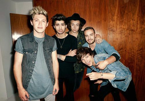 padlockjennersx's tweet photo. "@Niall_Updatess: HQ The boys for the new album "Four" http://t.co/RKxxrUQ3KW"