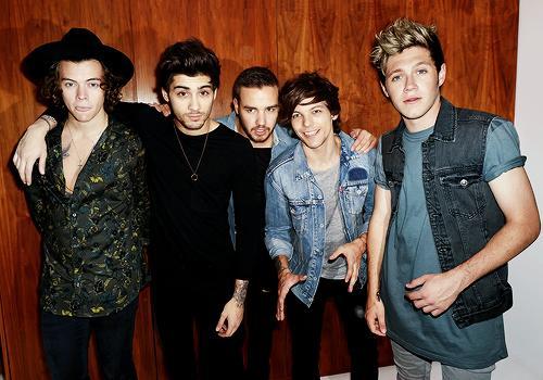 padlockjennersx's tweet photo. "@Niall_Updatess: HQ The boys for the new album "Four" http://t.co/RKxxrUQ3KW"