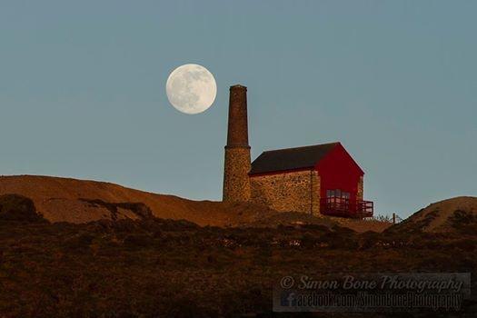 PowerofPoldark's tweet photo. #TrevaunanceCove #PoldarkCountry next to #WhealKitty Engine House Photo credit: #SimonBonePhotography http://t.co/nYhDpx6wB8